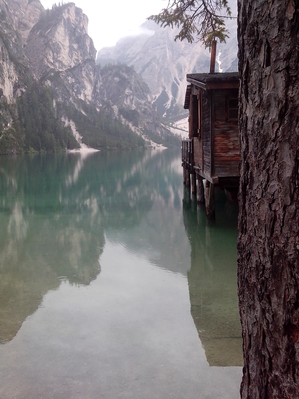 Trekking sul lago di braies 