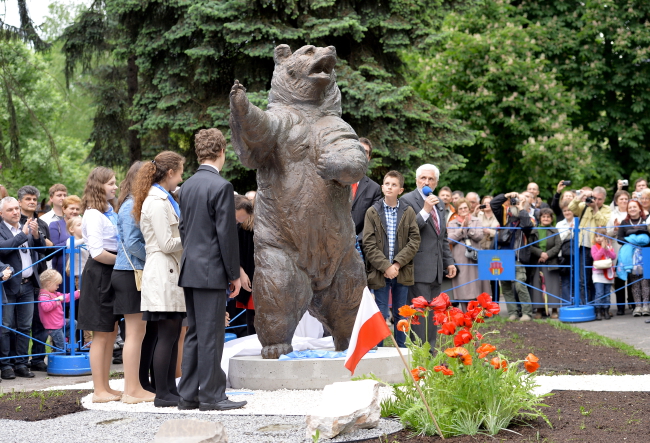 statua orso Wojtek