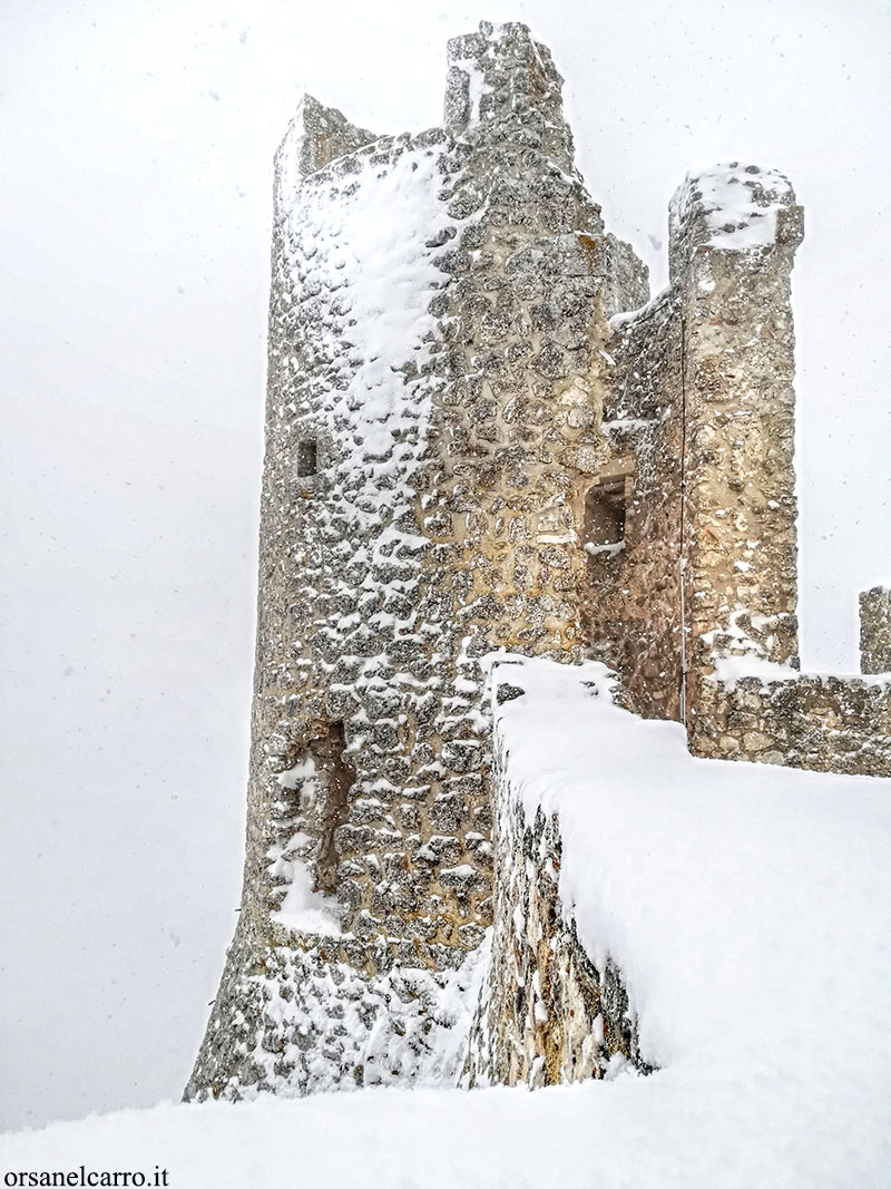 visitare Rocca Calascio con la neve