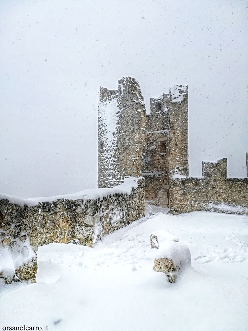 visitare Rocca Calascio con la neve