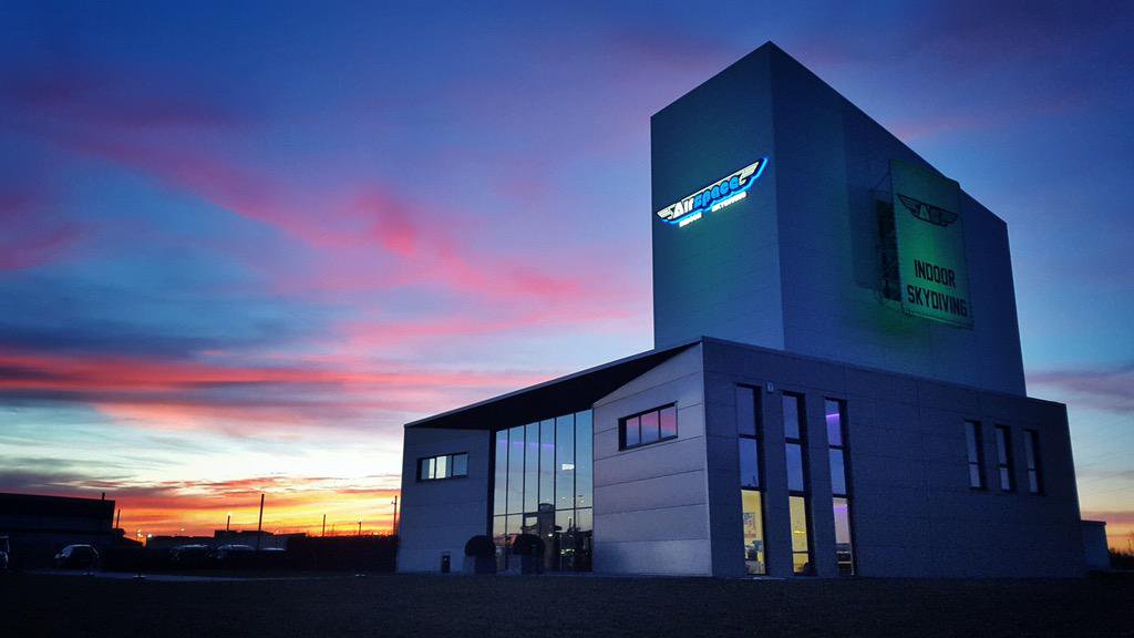 Airspace Indoor Skydiving Charleroi simulatore di caduta libera