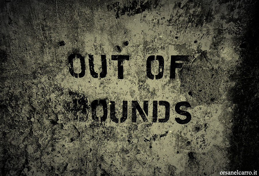 Out of bounds scritta Alleati Salerno