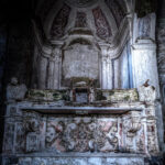 Magnifico altare in chiesa abbandonata