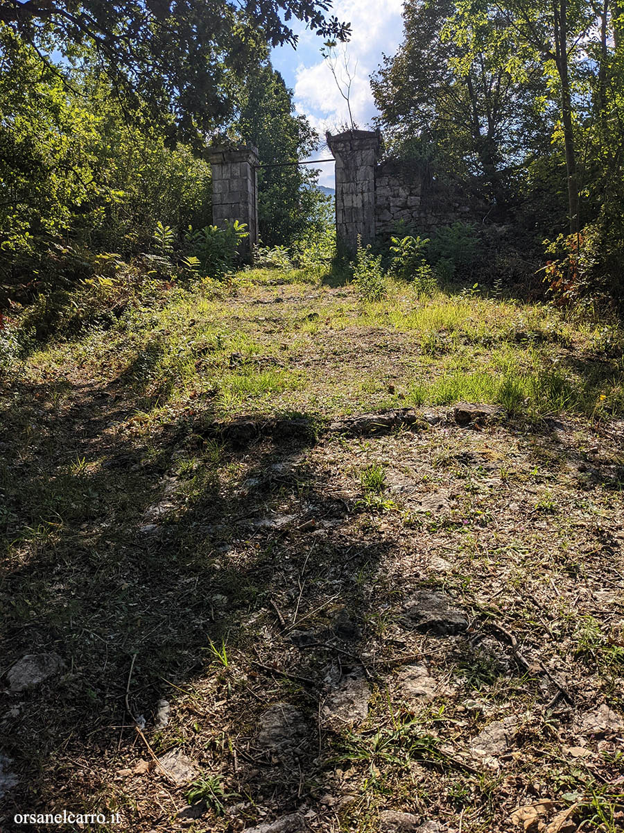 Pietrastornina vecchio cimitero abbandonato